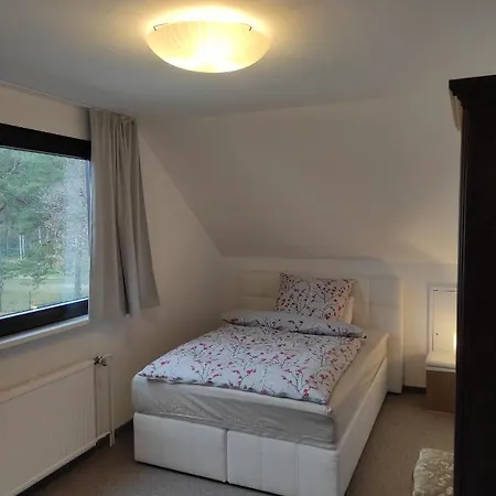 Waldhus * Иккериц