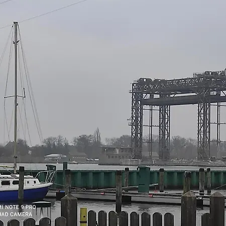 Waldhus Иккериц